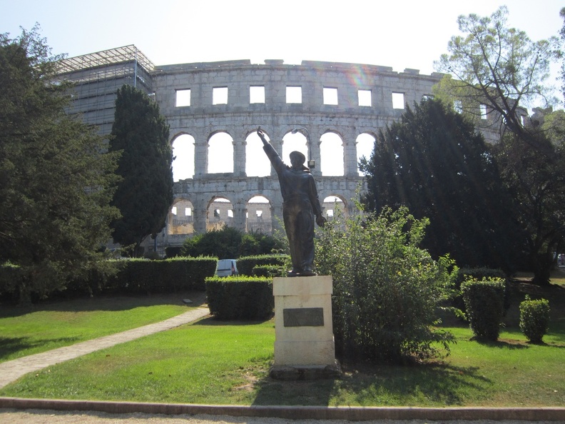 Pula Roman Amphitheatre - Exterior.JPG